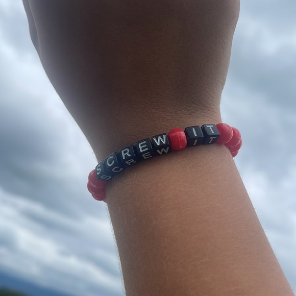 Cute black and red bracelet - Picture 2 of 2